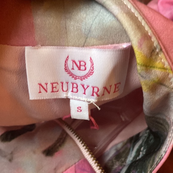 Neubyrne beautiful abstract print top with dramatic sleeves - Picture 6 of 9